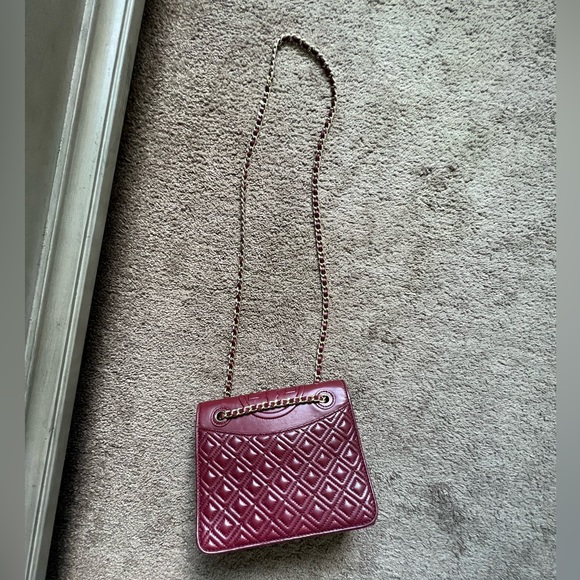 Tory Burch Fleming Convertible Shoulder Bag in Maroon - Picture 4 of 6